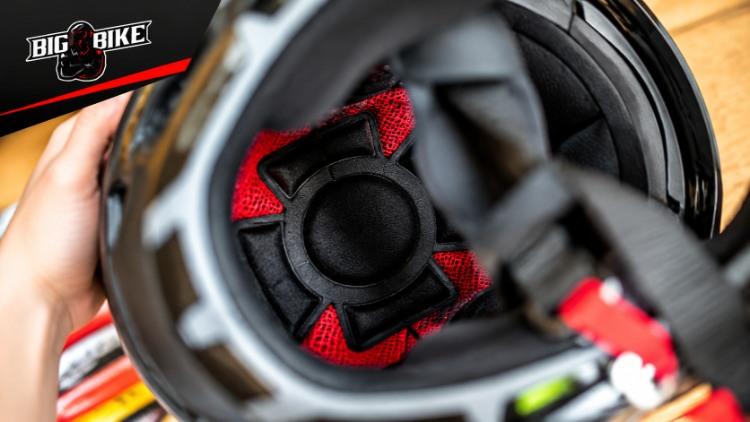Cấu tạo bên trong mũ MT KRE Snake Carbon với lớp đệm và vật liệu thoáng khí