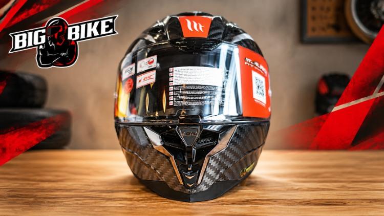 MT KRE Snake Carbon nổi bật với lớp vỏ carbon