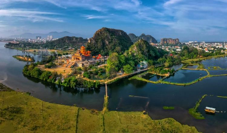 Ngũ Hành Sơn mang vẻ đẹp tâm linh giữa lòng thành phố biển