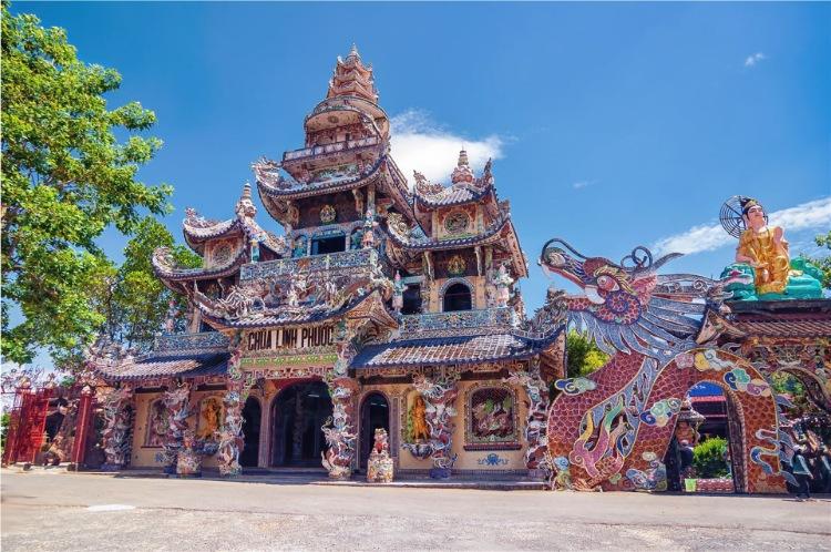 Chùa Linh Phước Đà Lạt với kiến trúc trang trí độc đáo