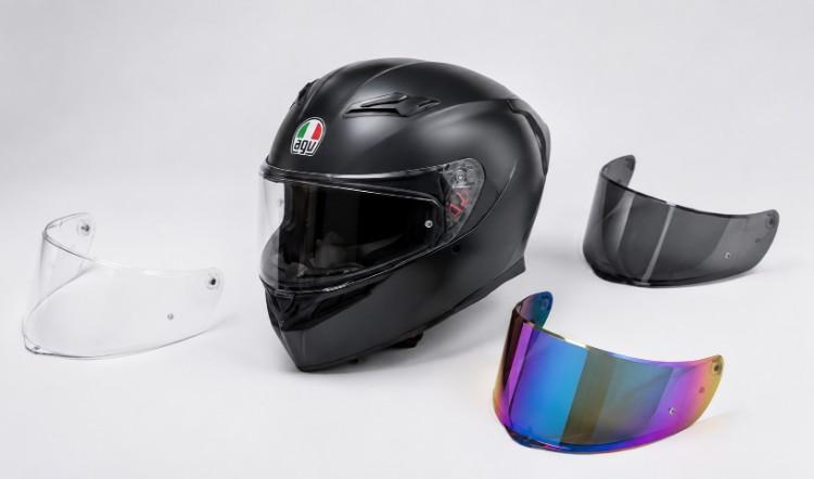 Kính fullface giúp che gió, bụi và hỗ trợ tầm nhìn khi chạy xe