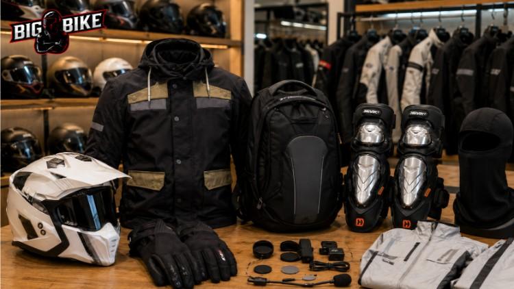 Shop đồ bảo hộ moto với nhiều trang bị đi tour